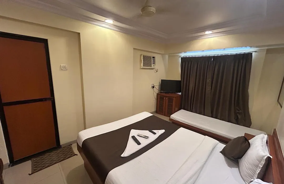 Hotel Lucky Near Nesco-1